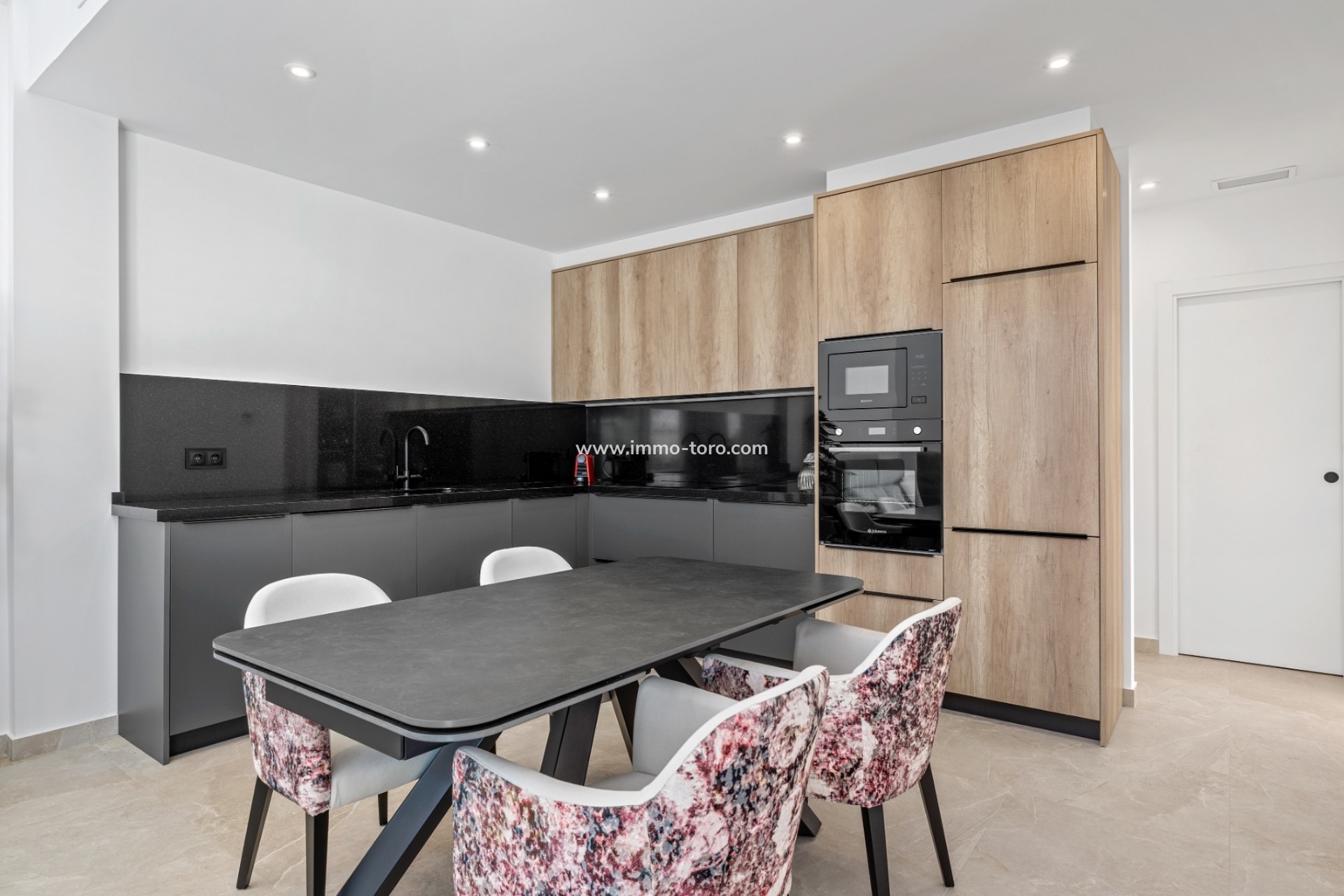 Herverkoop - Geschakelde woning - Daya Nueva
