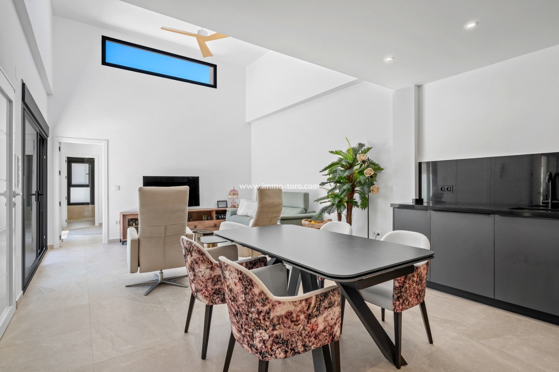 Herverkoop - Geschakelde woning - Daya Nueva