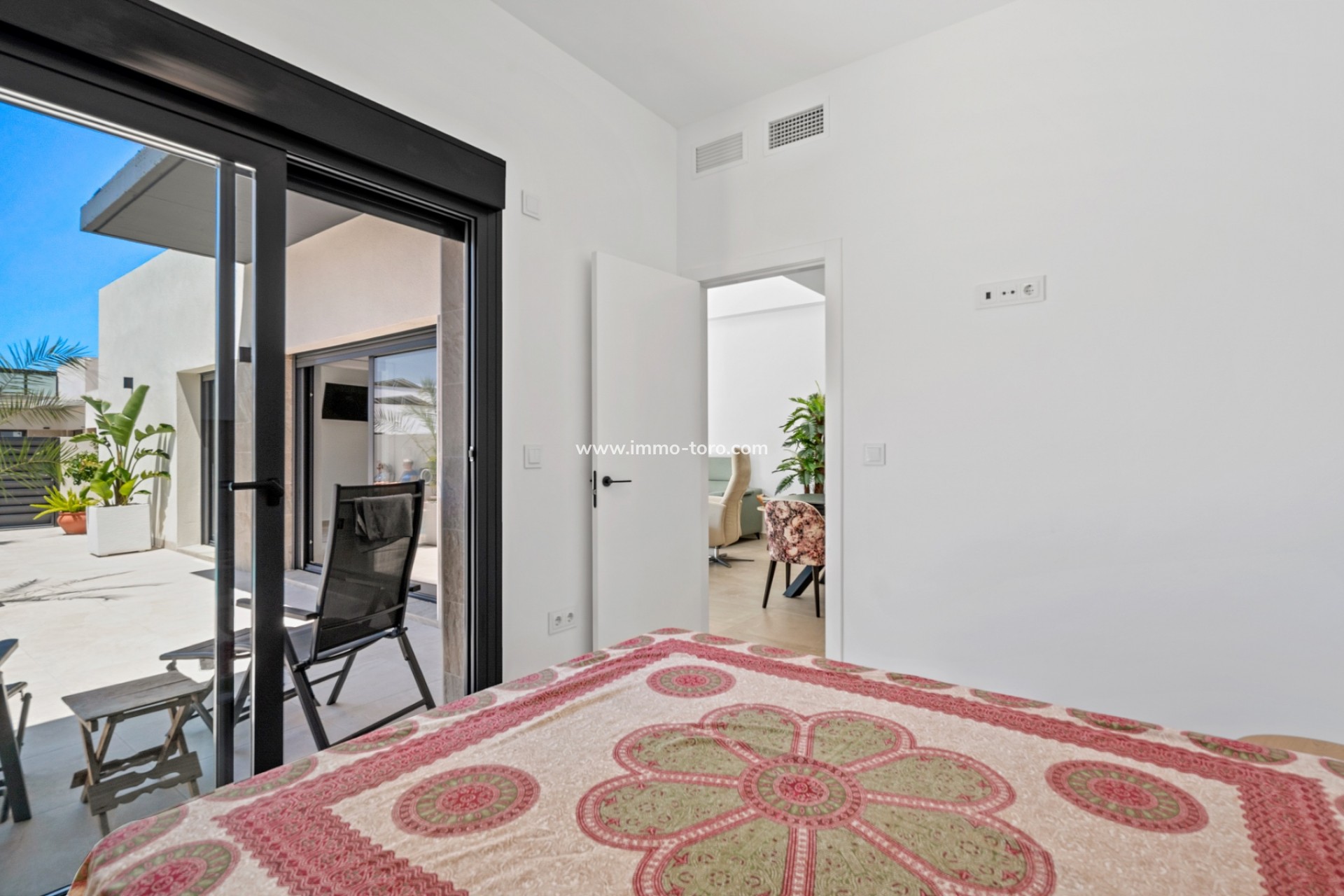 Herverkoop - Geschakelde woning - Daya Nueva