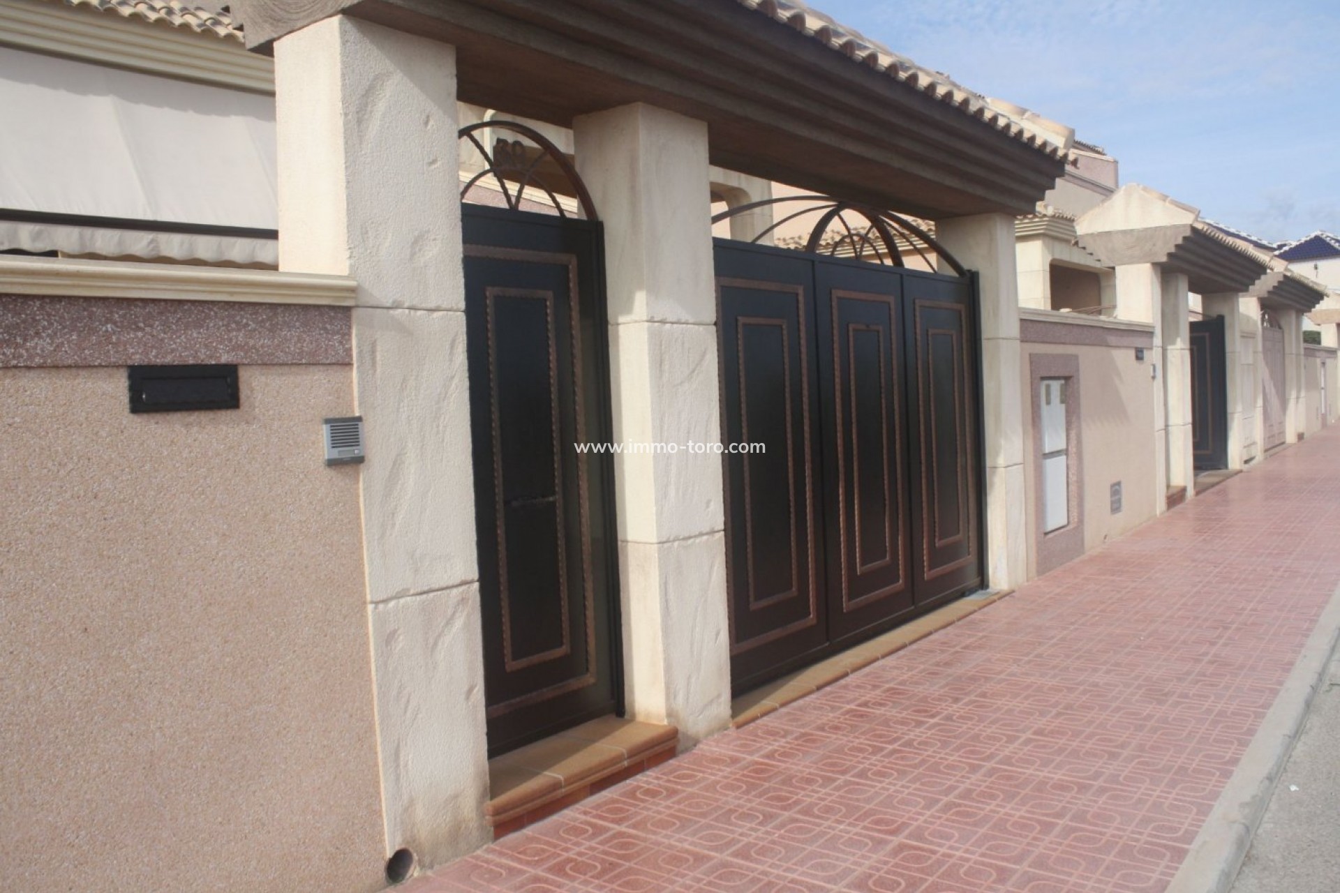 Resale - Detached house / Townhouse - Torrevieja