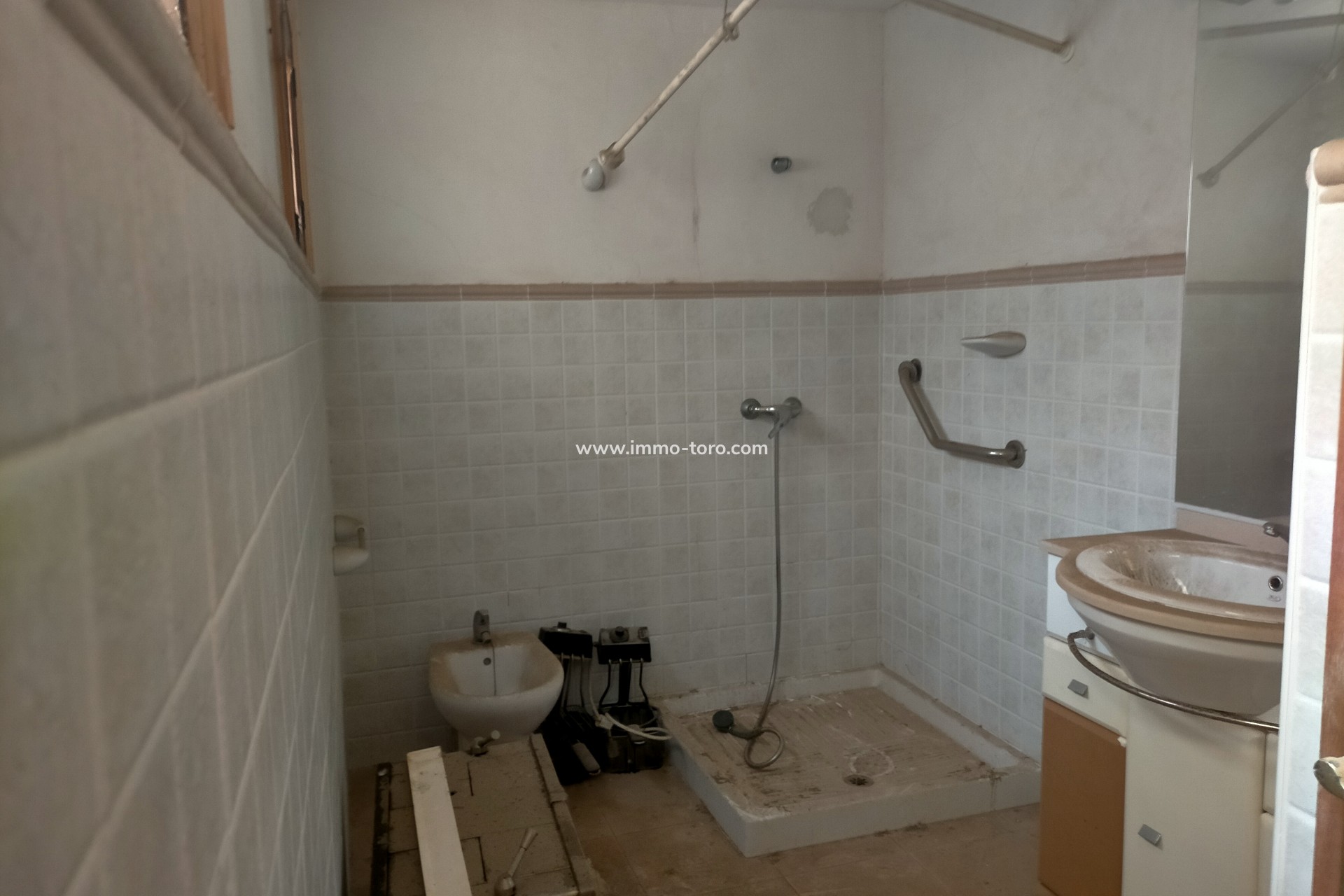 Resale - town_house - Ondara