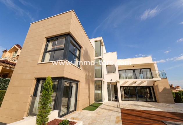 Villa / Chalet - Nueva construcción  - Torrevieja - Torrevieja