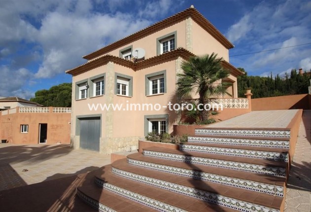 Villa / Chalet - Venta - Calpe - AT-81534