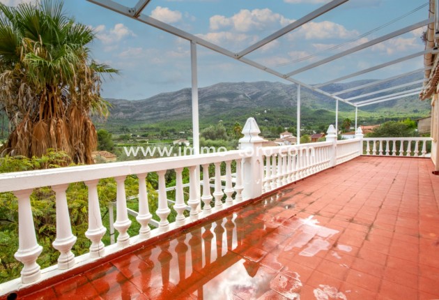 Venta - Finca / Casa de Campo - Parcent