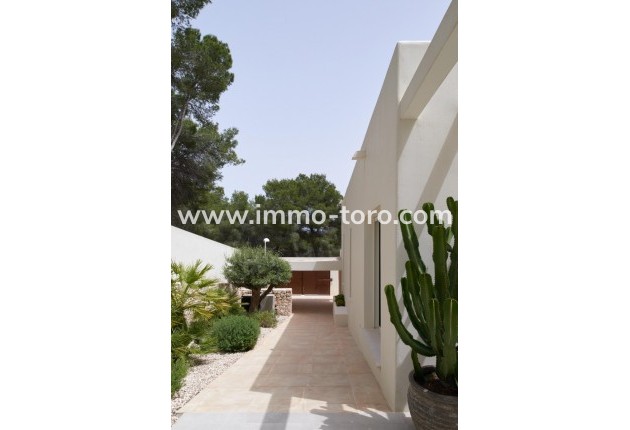 Resale - Villa - Moraira