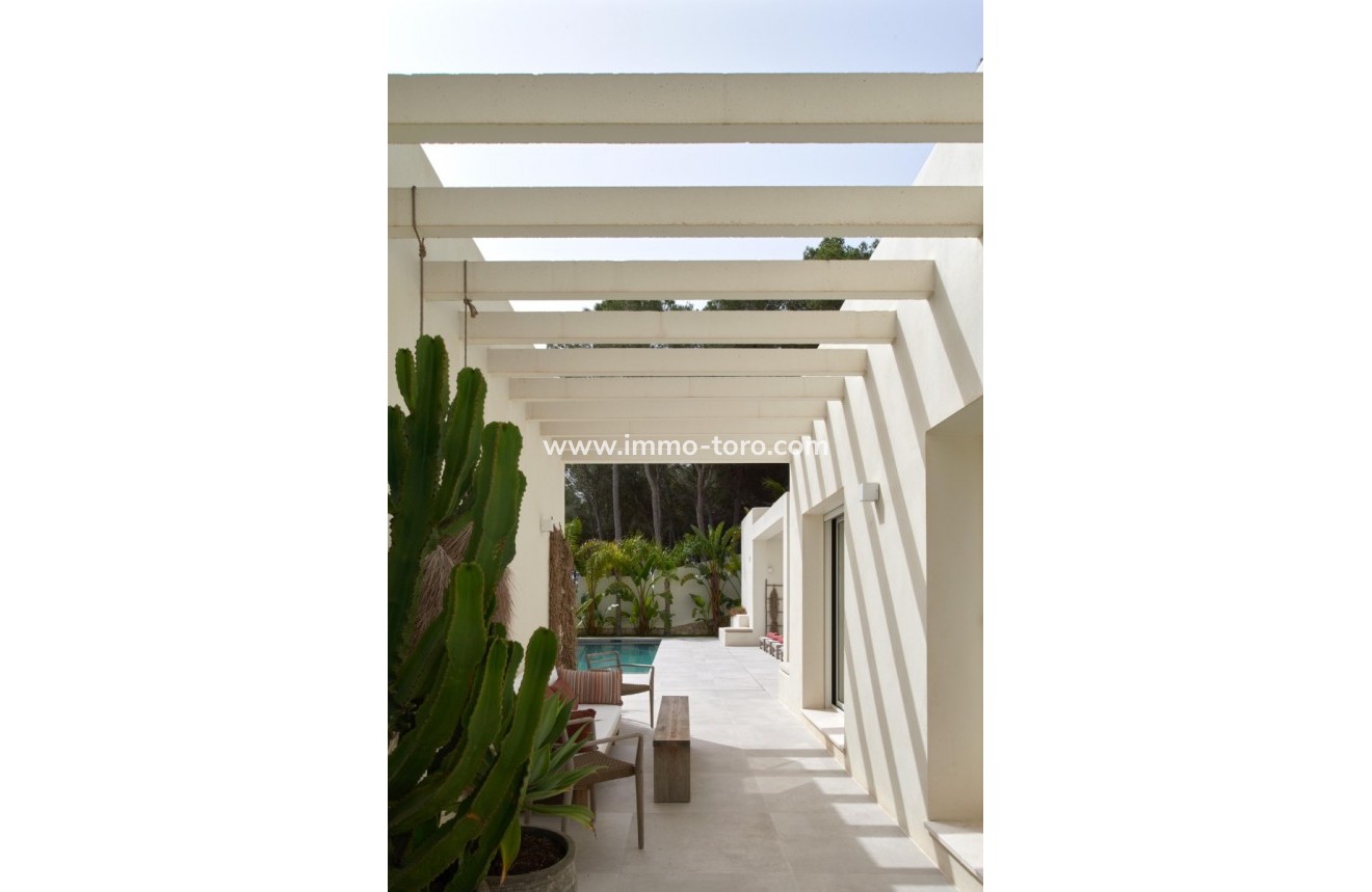 Resale - Villa - Moraira