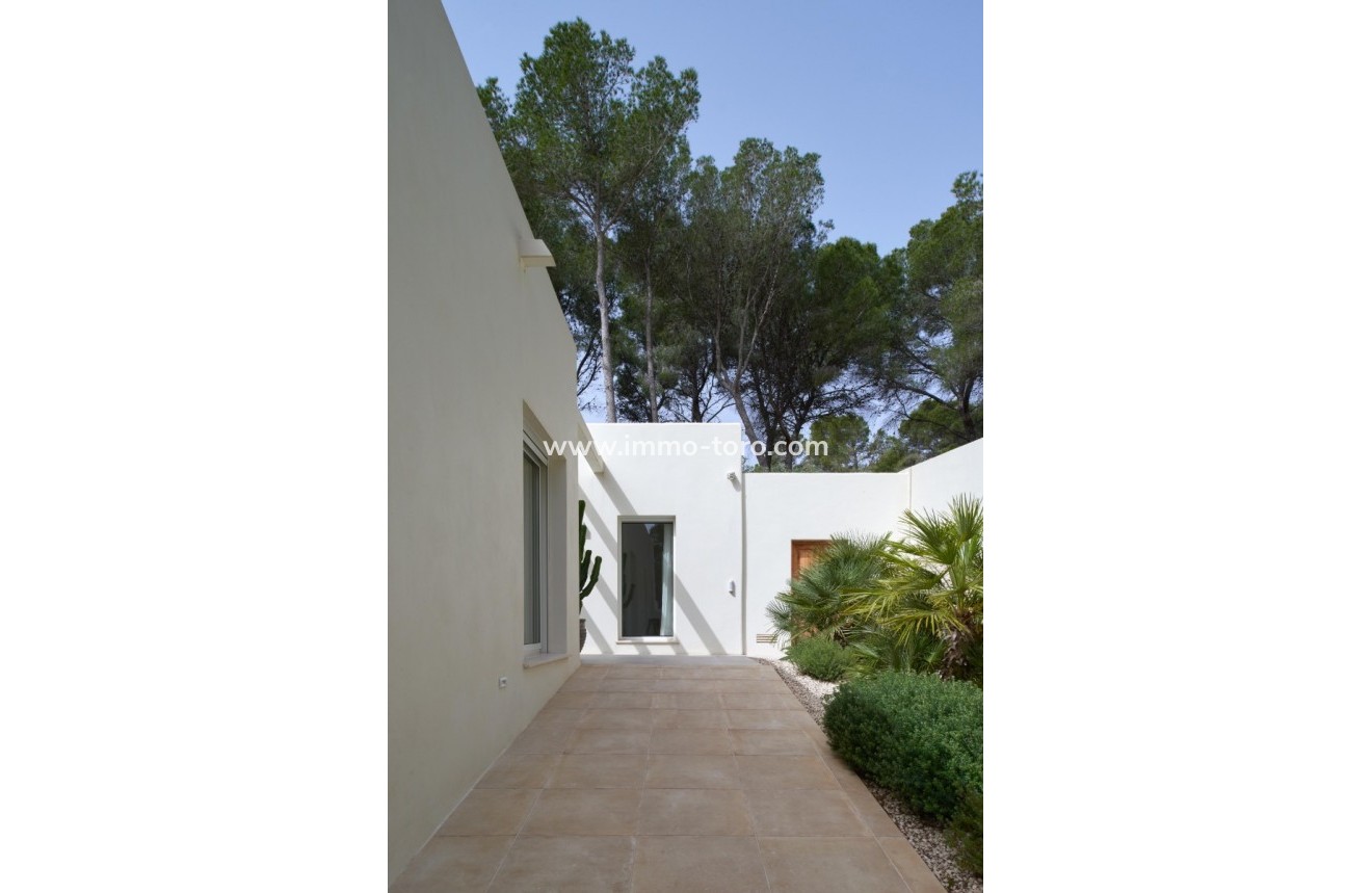 Resale - Villa - Moraira