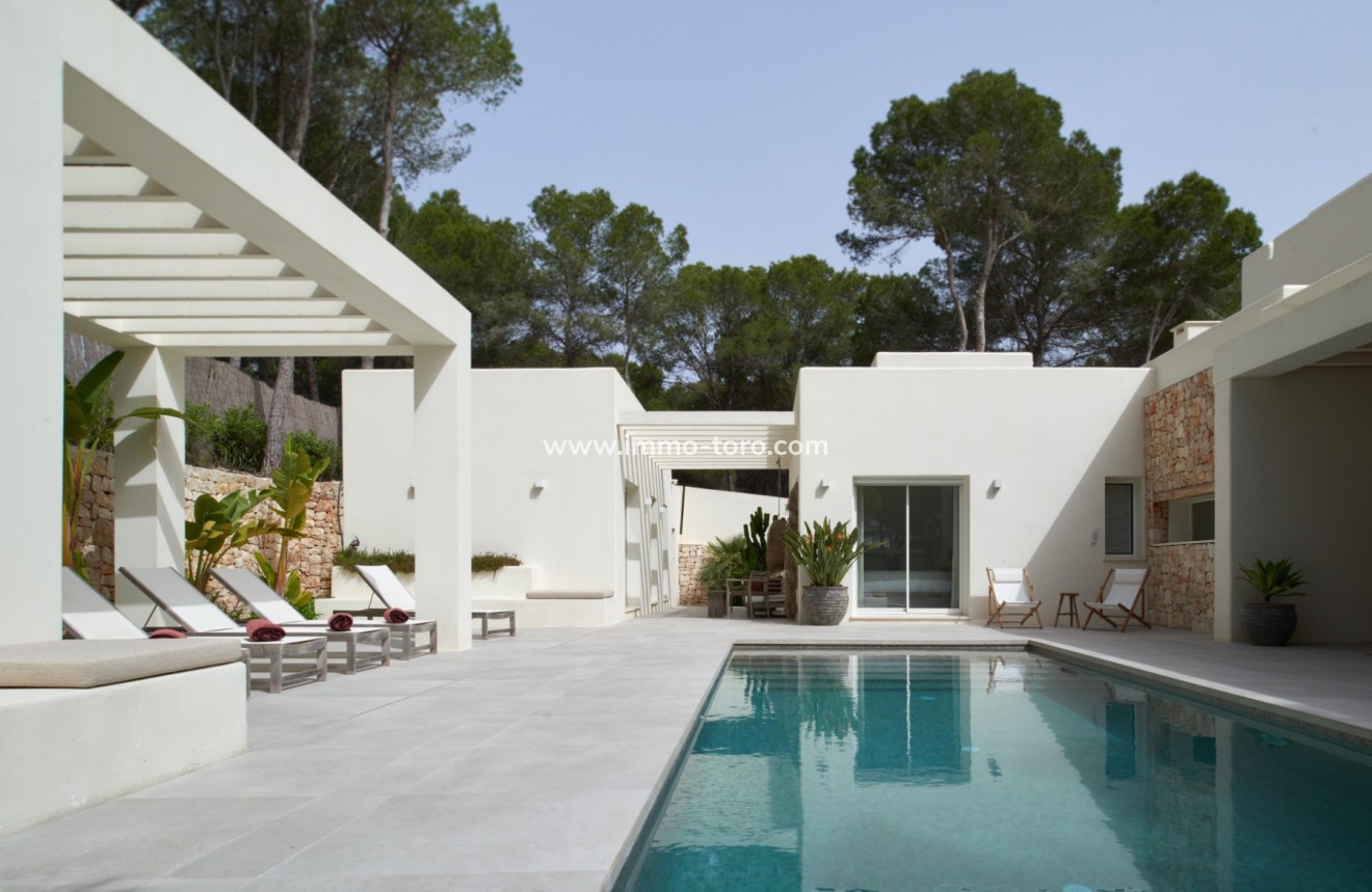 Resale - Villa - Moraira