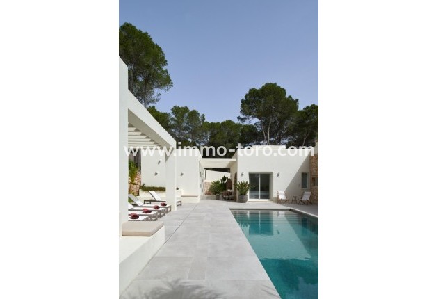Resale - Villa - Moraira
