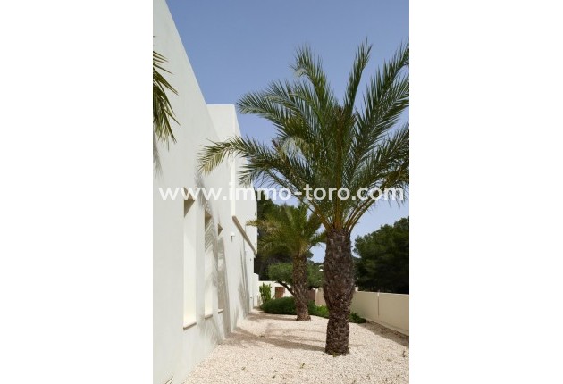 Resale - Villa - Moraira
