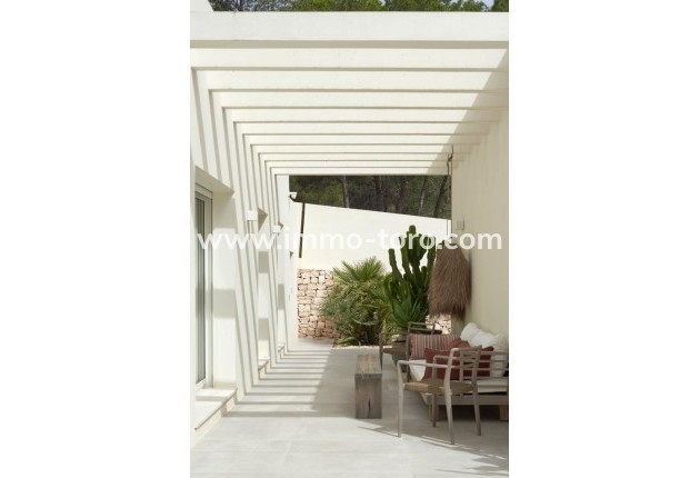 Resale - Villa - Moraira