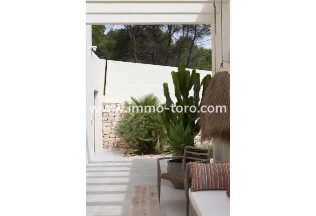 Resale - Villa - Moraira