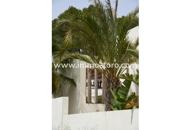 Resale - Villa - Moraira