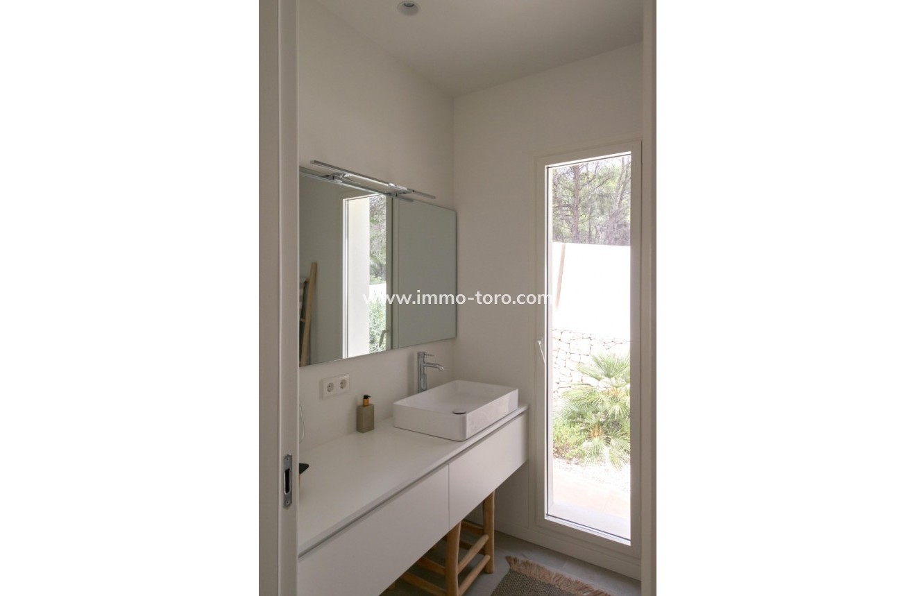 Resale - Villa - Moraira