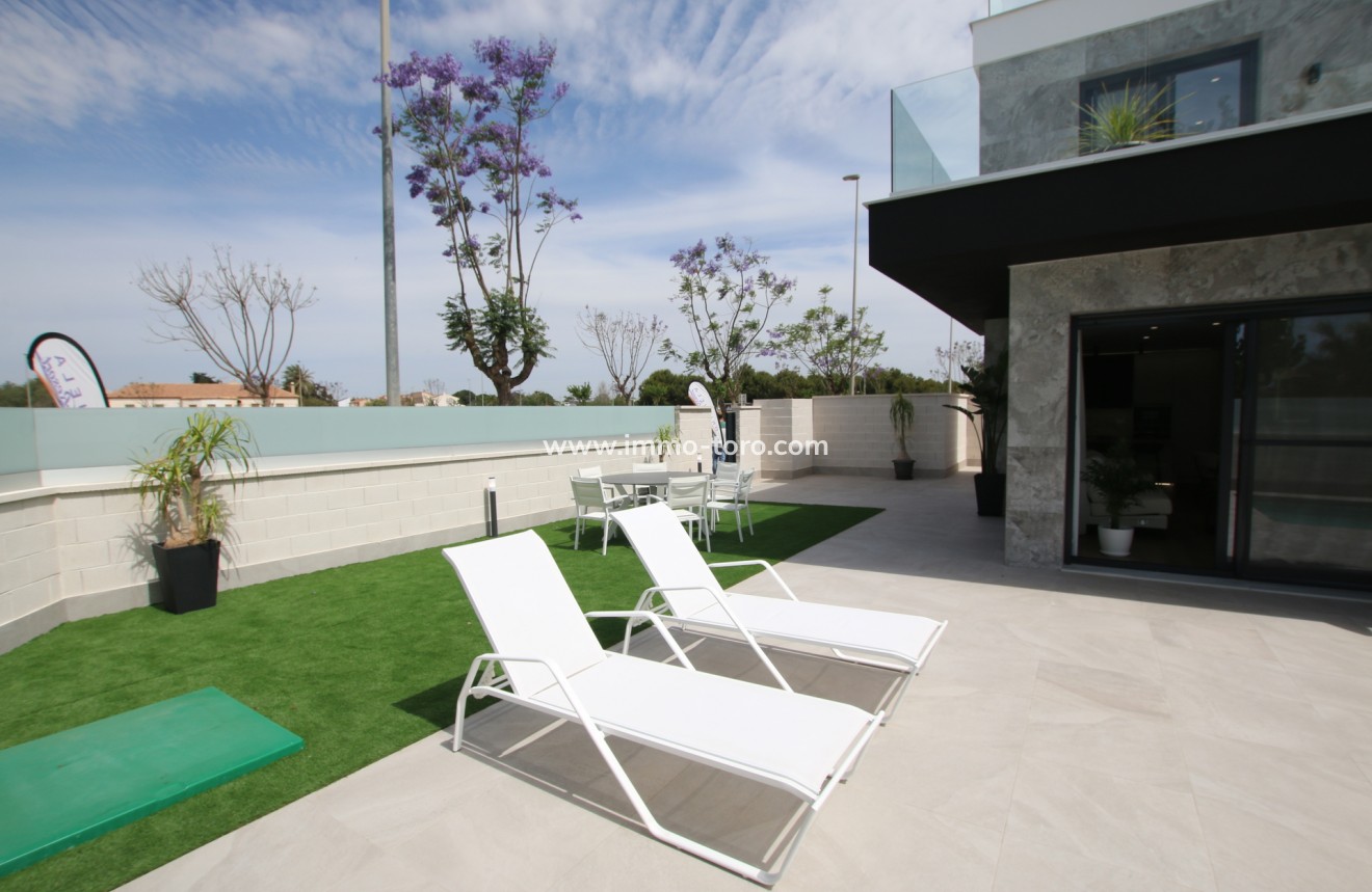 Nueva construcción  - Villa / Chalet - Pilar de la Horadada