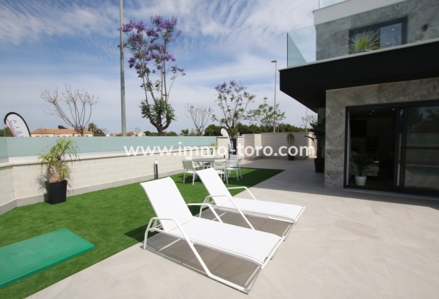 Nueva construcción  - Villa / Chalet - Pilar de la Horadada