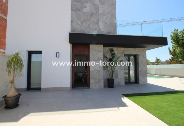 Nueva construcción  - Villa / Chalet - Pilar de la Horadada