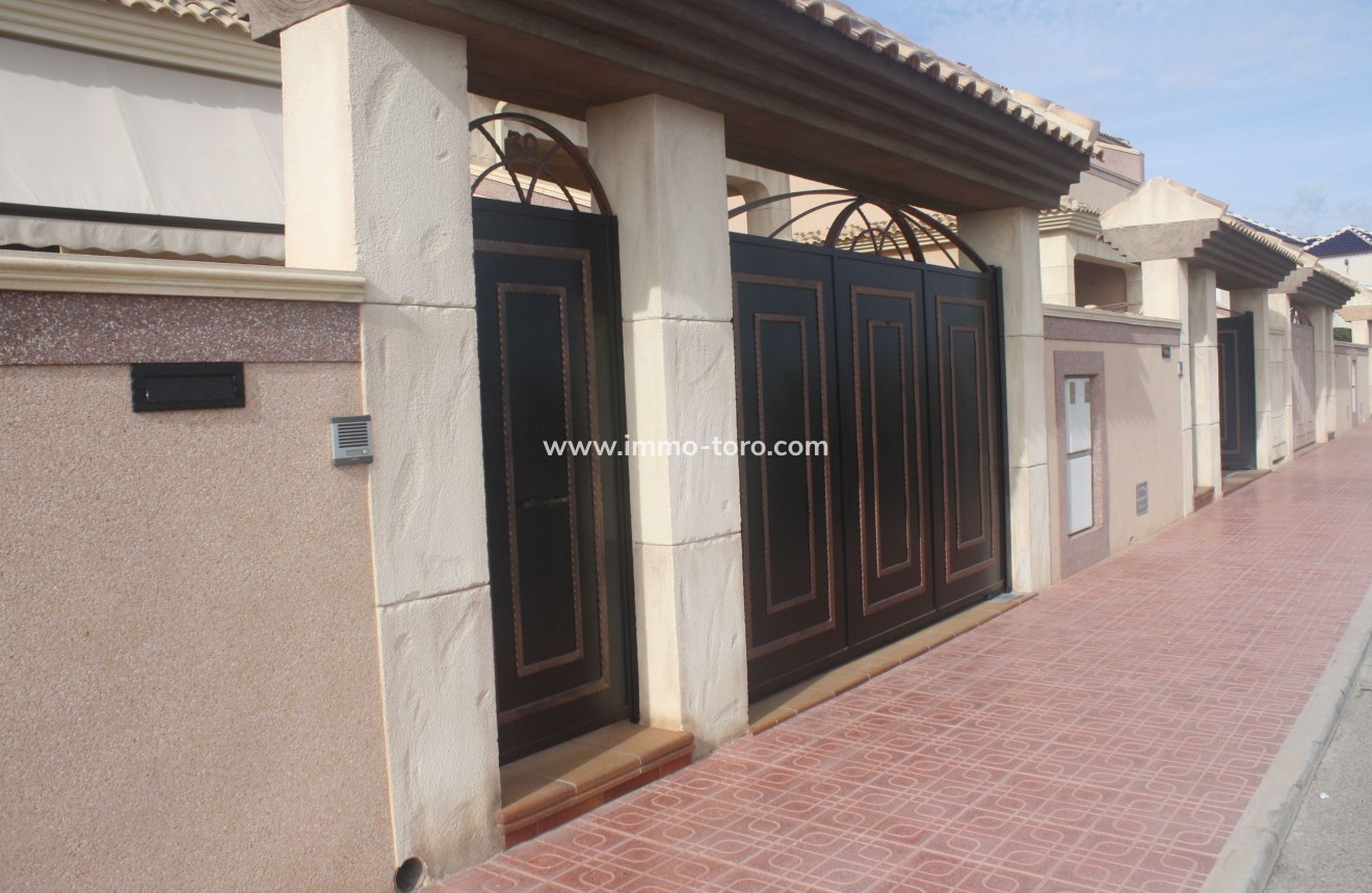 Nieuwbouw - Geschakelde woning - Torrevieja