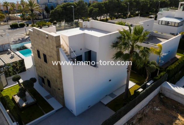 Nueva construcción  - Villa / Chalet - Orihuela - Orihuela Costa