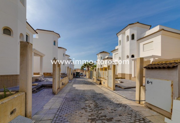 Nueva construcción  - Villa / Chalet - San Fulgencio - El Oasis