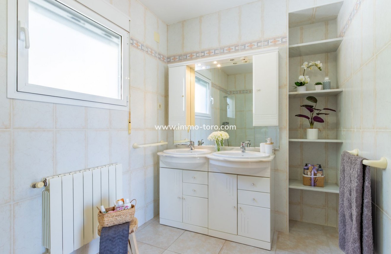 Resale - Villa - Moraira - Benimeit