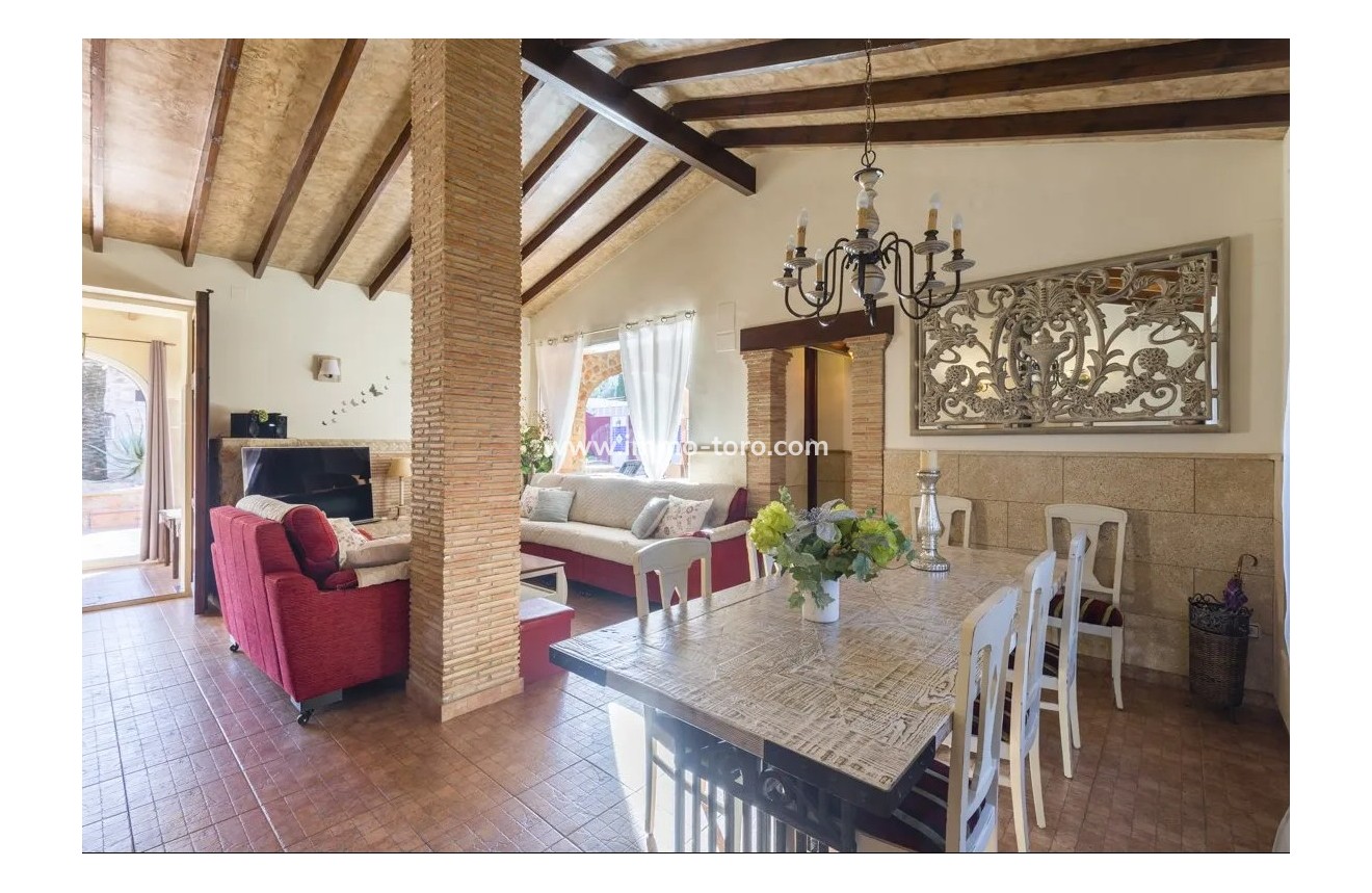 Venta - Villa / Chalet - Jalon - Jalón