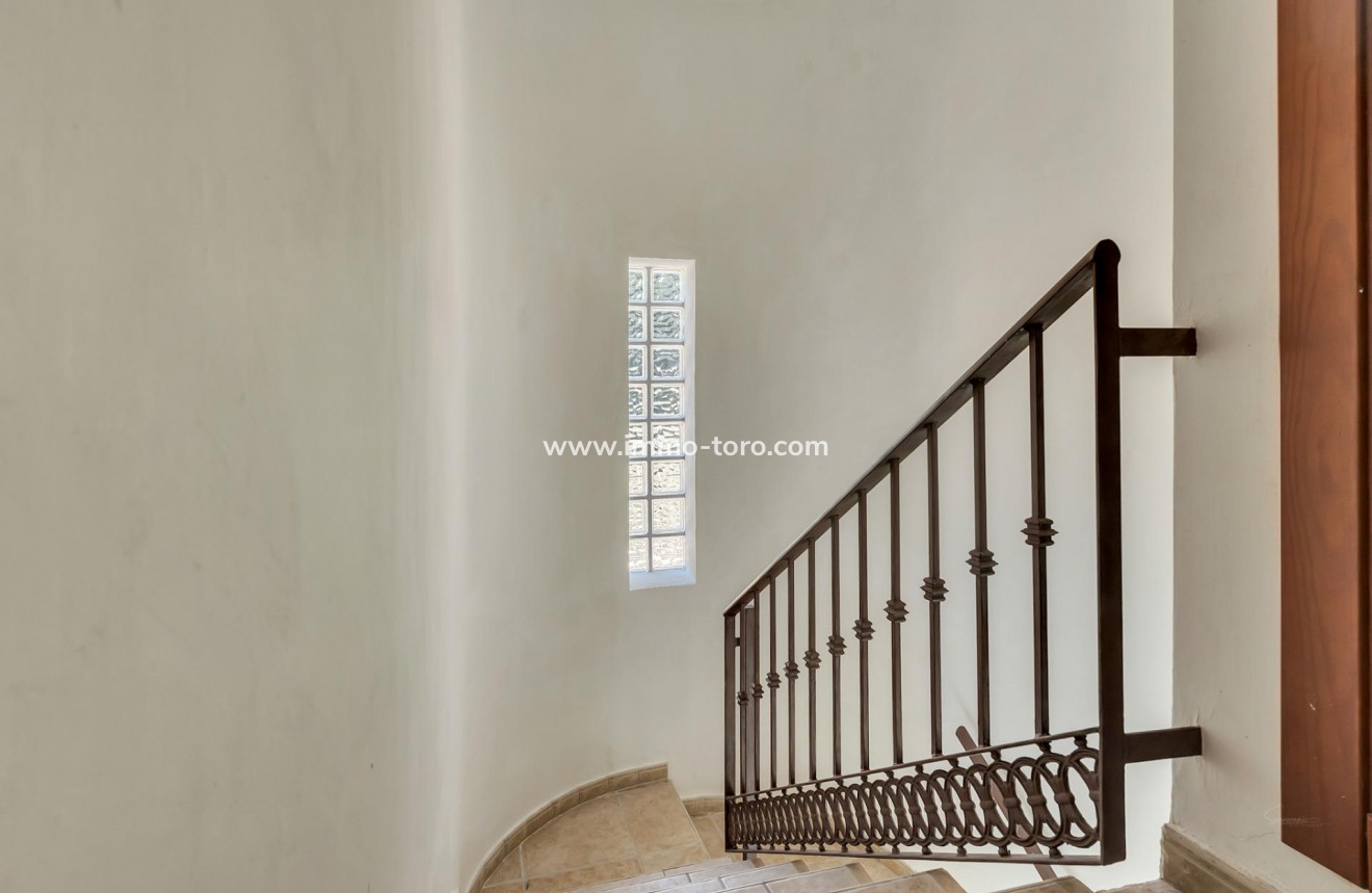 Herverkoop - Semi - Calpe - Cometa-Carrió