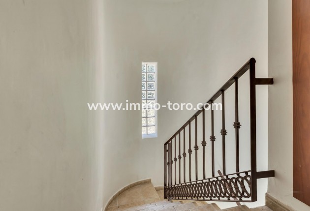 Herverkoop - Semi - Calpe - Cometa-Carrió