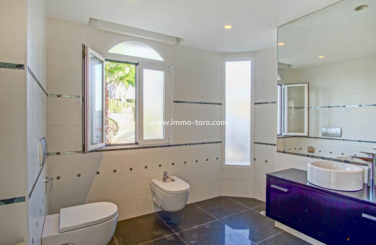 Resale - Villa - l'Alfas del Pi - Alfaz del PI Pueblo-Urbanizaciones