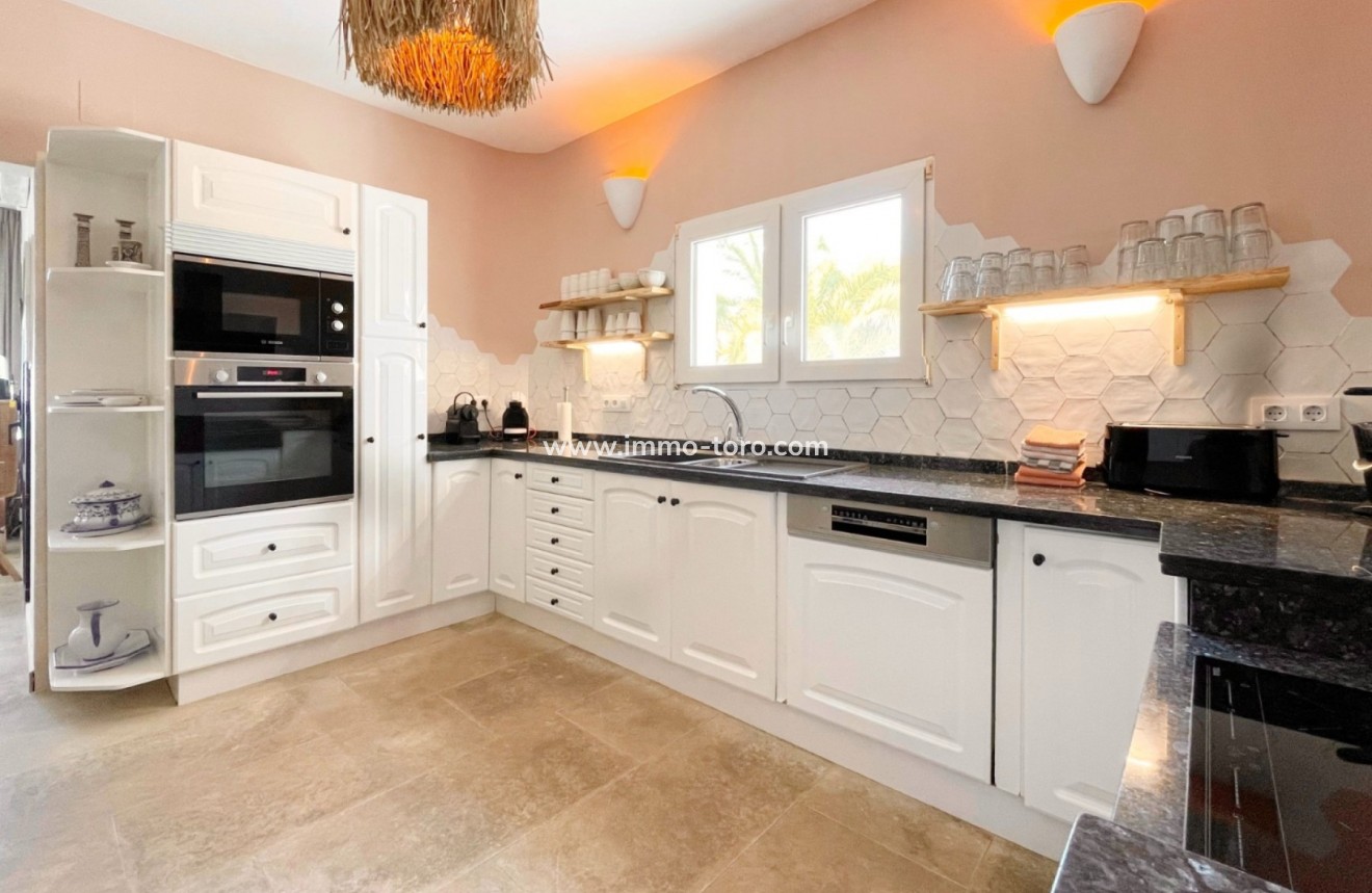 Resale - Villa - Moraira - Benimeit