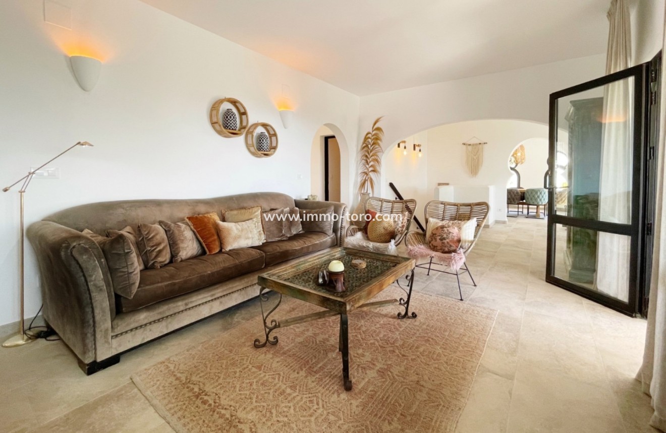 Resale - Villa - Moraira - Benimeit