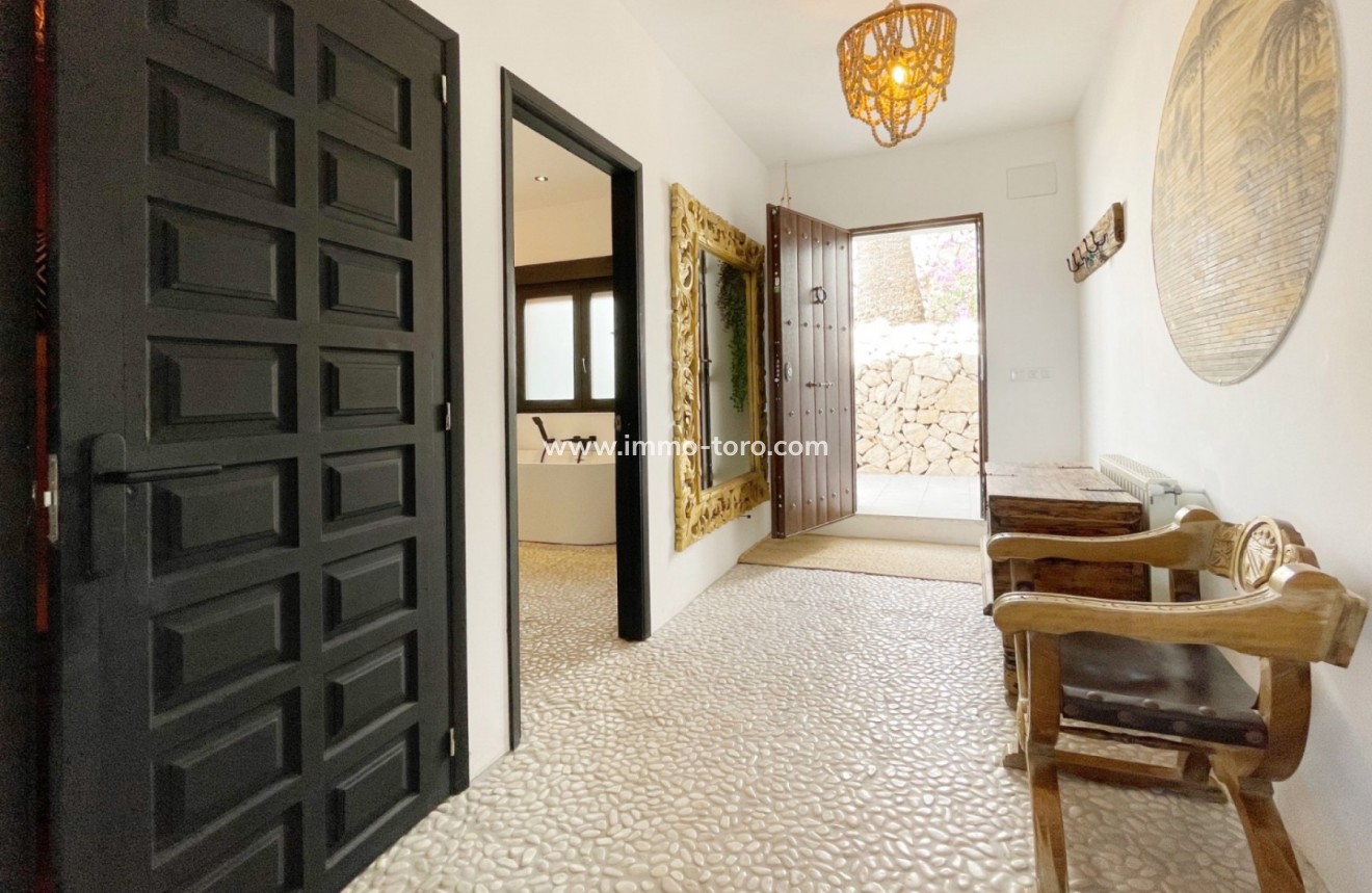 Resale - Villa - Moraira - Benimeit