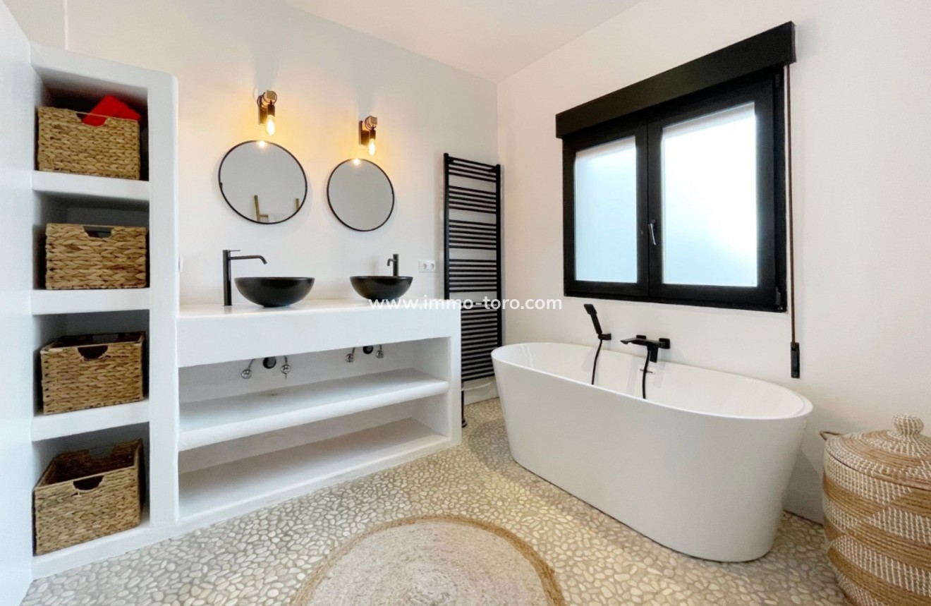 Resale - Villa - Moraira - Benimeit