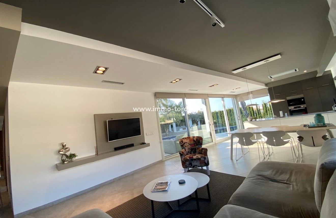 Resale - Villa - Benissa