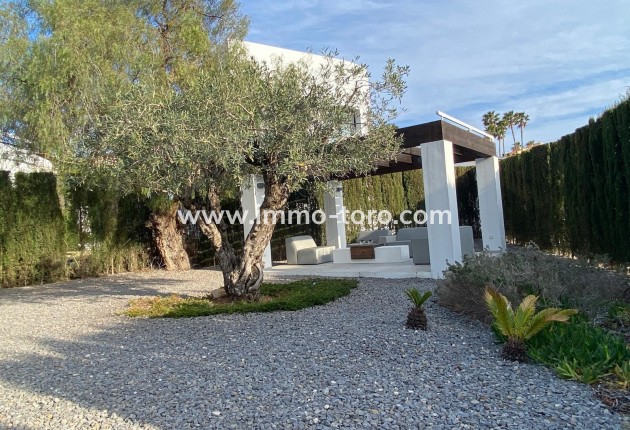 Resale - Villa - Benissa