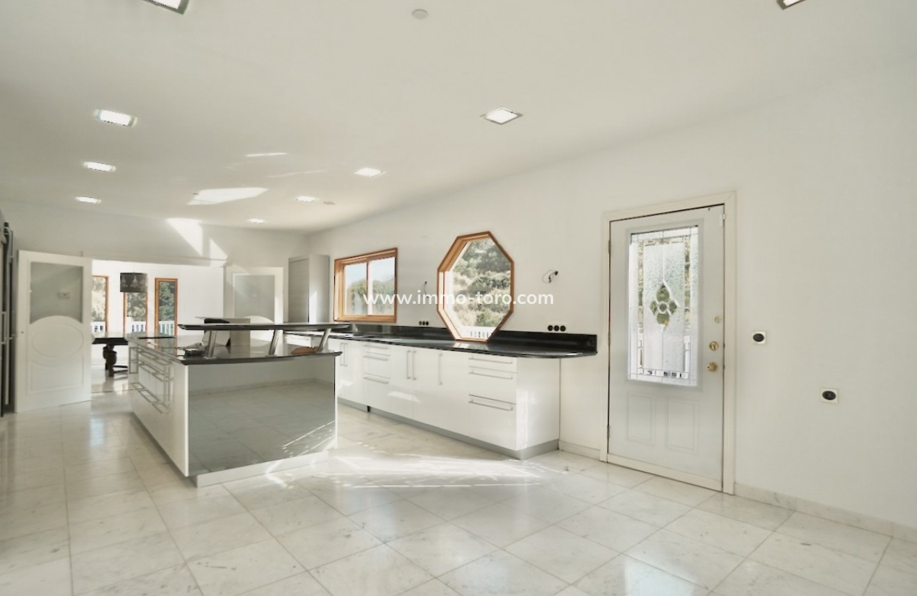 Resale - Villas - Benhavis - El Paraiso Alto