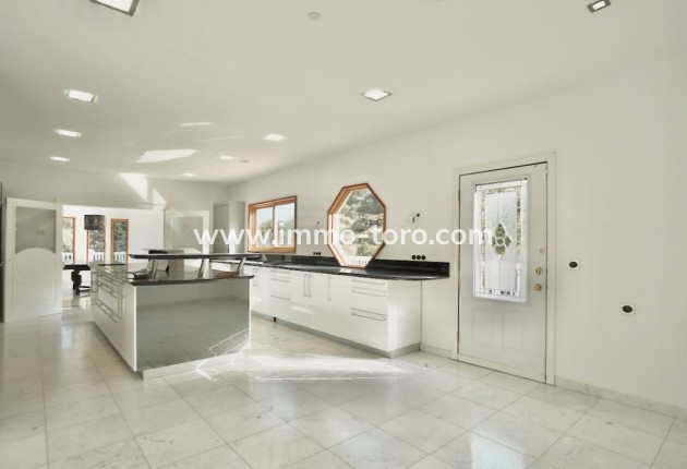 Resale - Villas - Benhavis - El Paraiso Alto