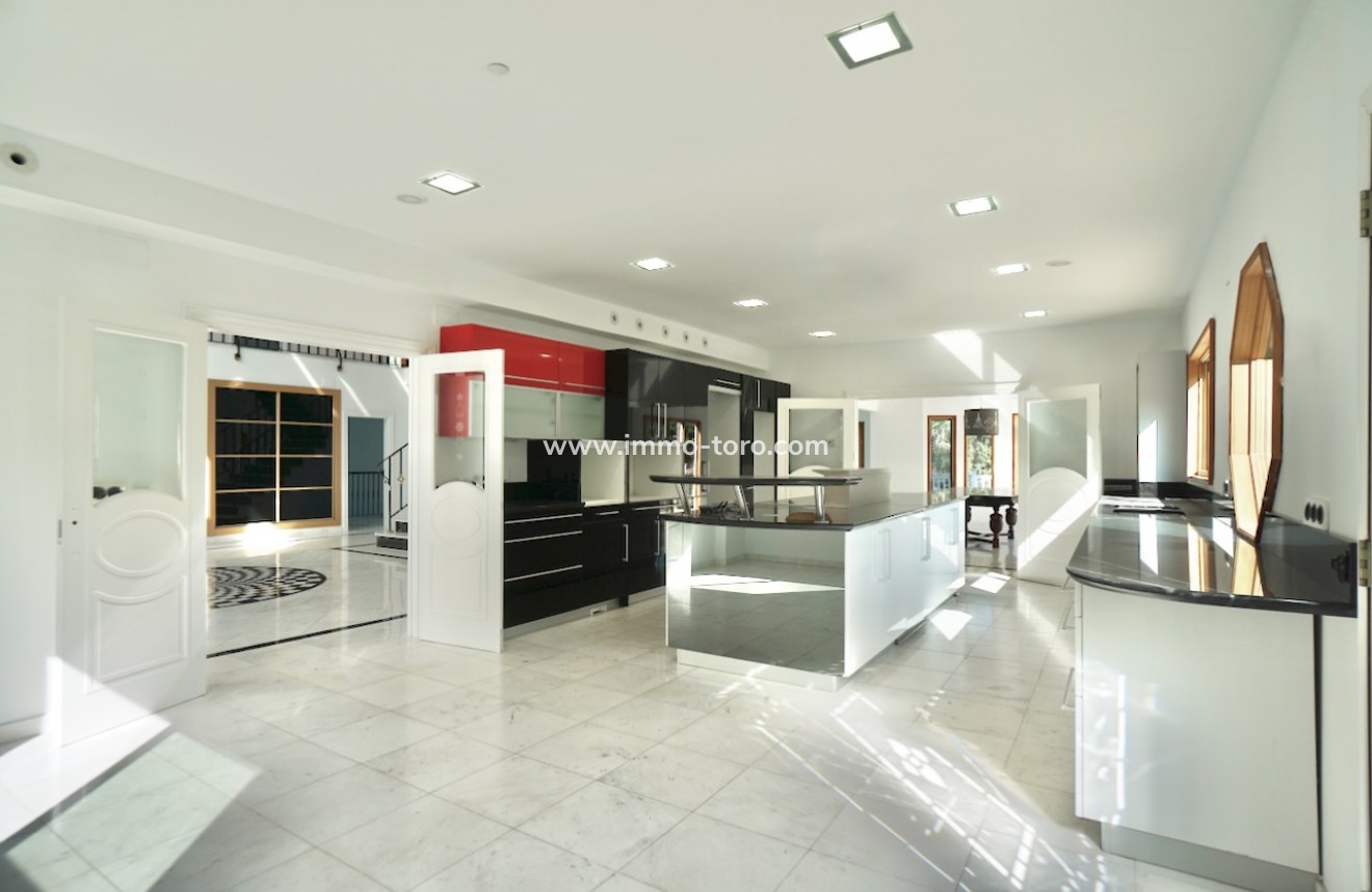 Resale - Villas - Benhavis - El Paraiso Alto