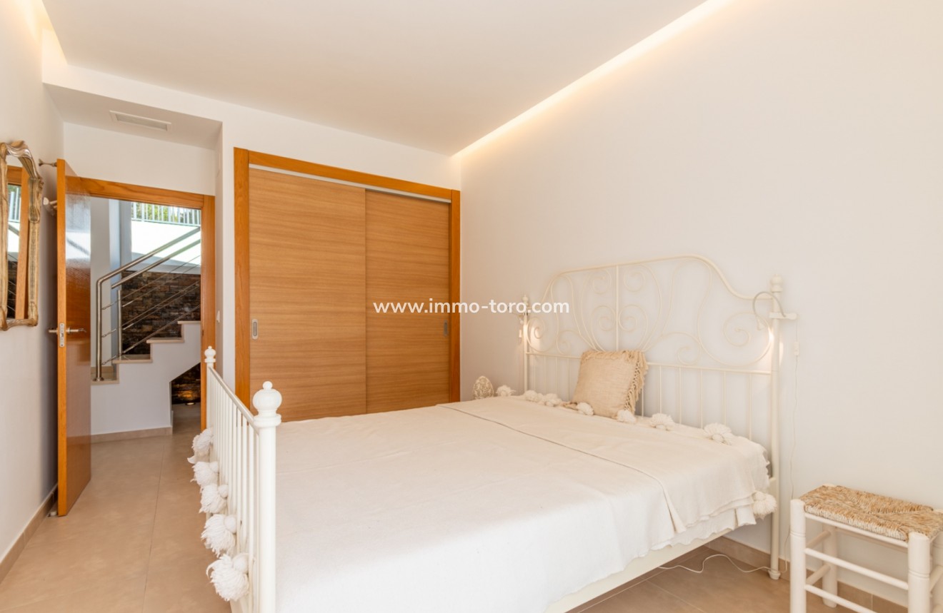 Resale - Villa - Moraira - Benimeit