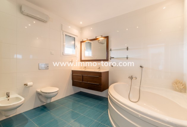 Resale - Villa - Moraira - Benimeit