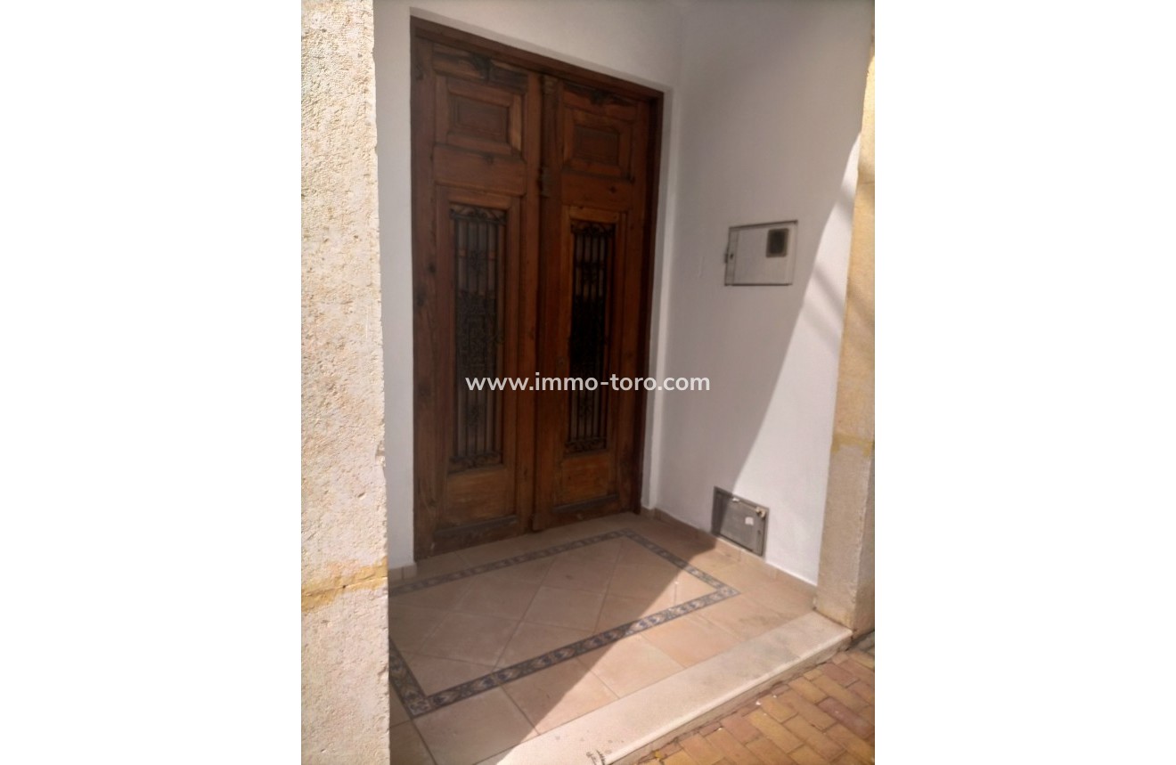 Resale - town_house - Ondara