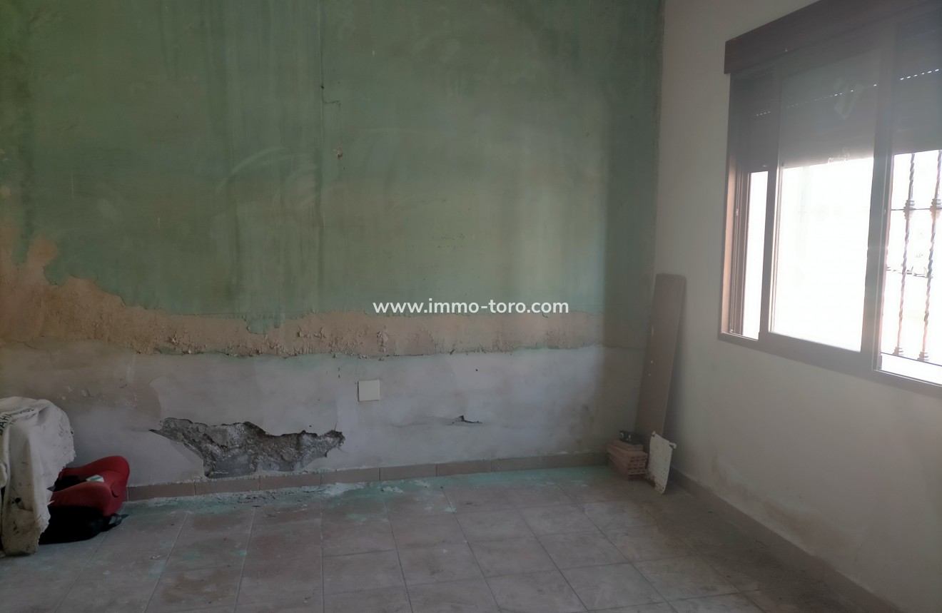 Resale - town_house - Ondara