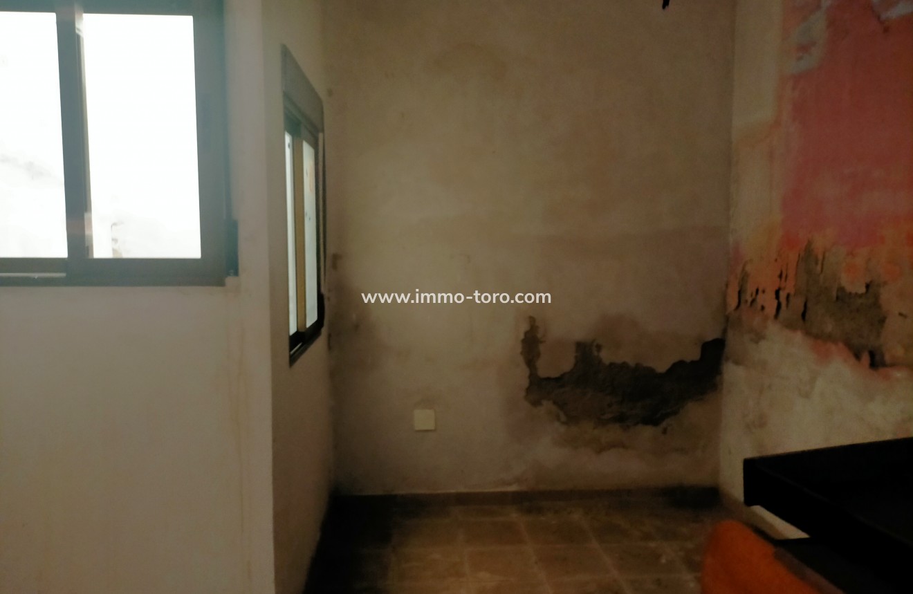 Resale - town_house - Ondara