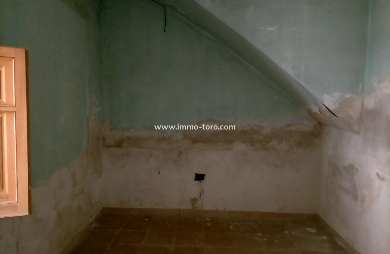 Resale - town_house - Ondara