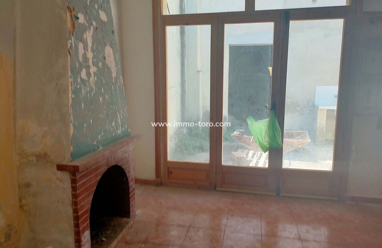 Resale - town_house - Ondara