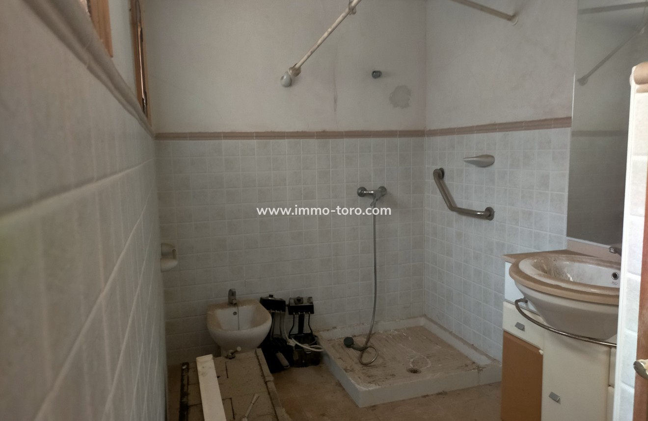 Resale - town_house - Ondara