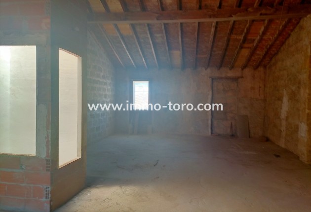 Resale - town_house - Ondara