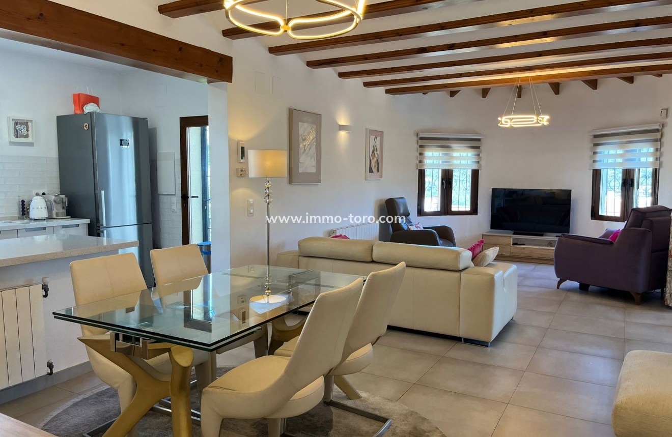 Resale - Villa - Alcalalí