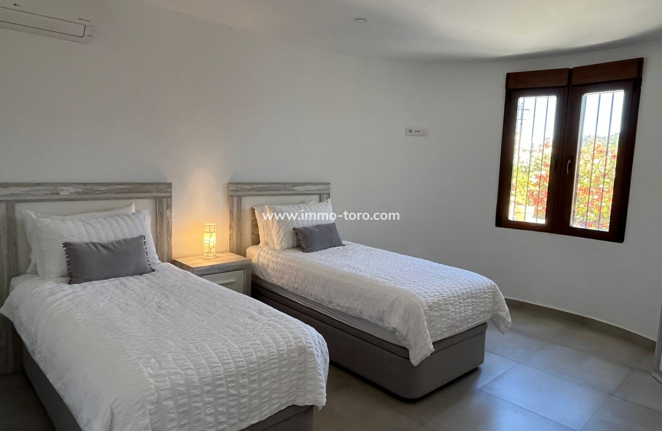 Resale - Villa - Alcalalí